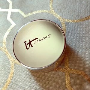 it Cosmetics finishing powder